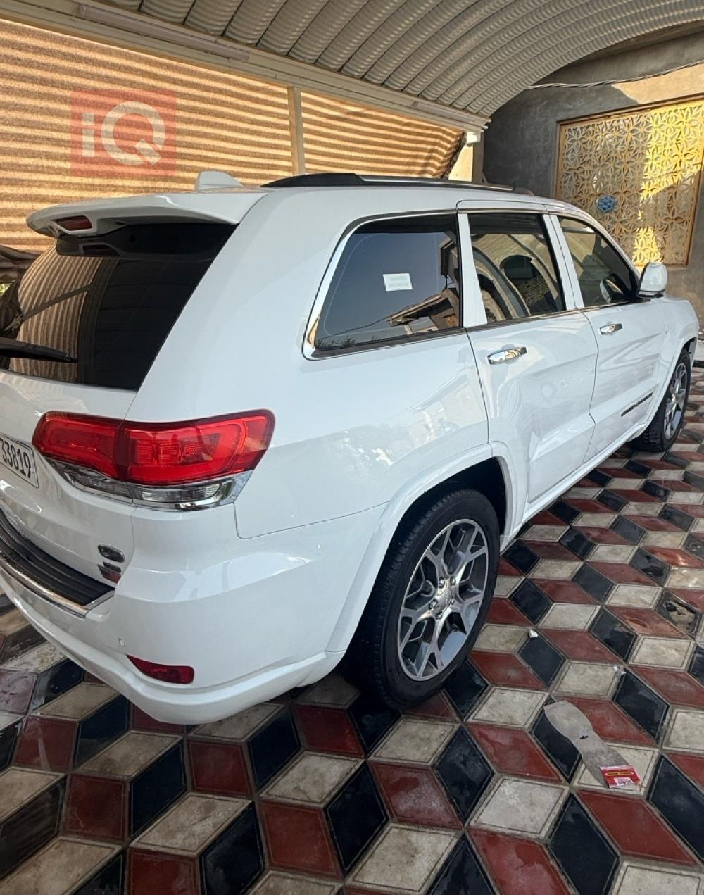 جیپ گراند شیرۆکی